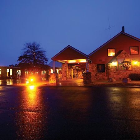 The Station Hotel Джиндабайн Екстериор снимка