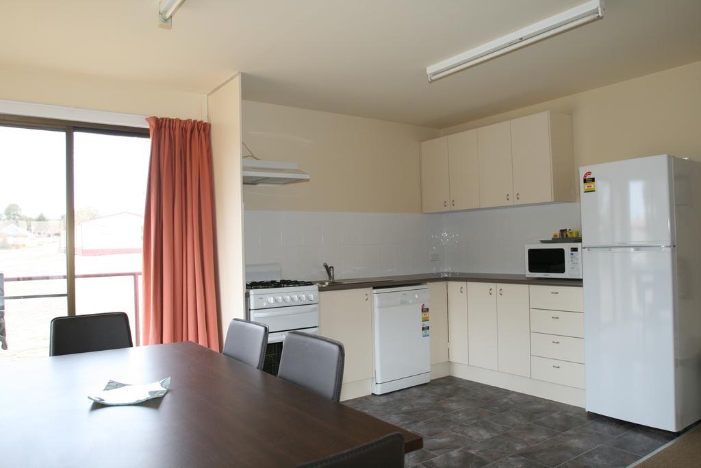 The Station Hotel Джиндабайн Стая снимка