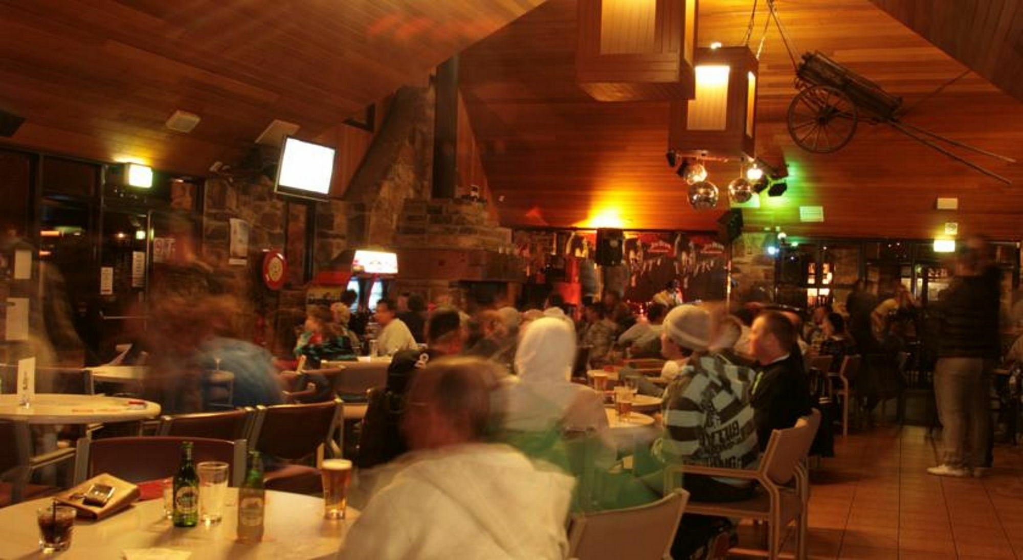 The Station Hotel Джиндабайн Екстериор снимка
